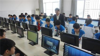 高職單招計(jì)算機(jī)專業(yè)就業(yè)新方向 聚焦人工智能與軟件開發(fā)